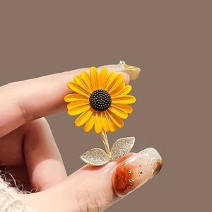 Women Rhinestone Sunflower Brooch Boho Style Sunflower Pin Corsage Scarf Clips